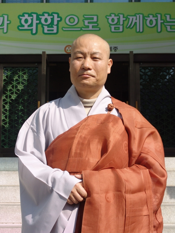 18면 법만 스님
